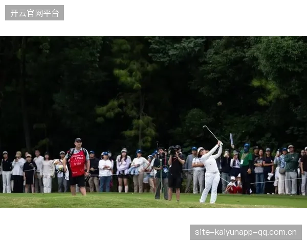 崔慧珍领跑别克LPGA锦标赛半程：从“新星”到“明星”的成长之旅